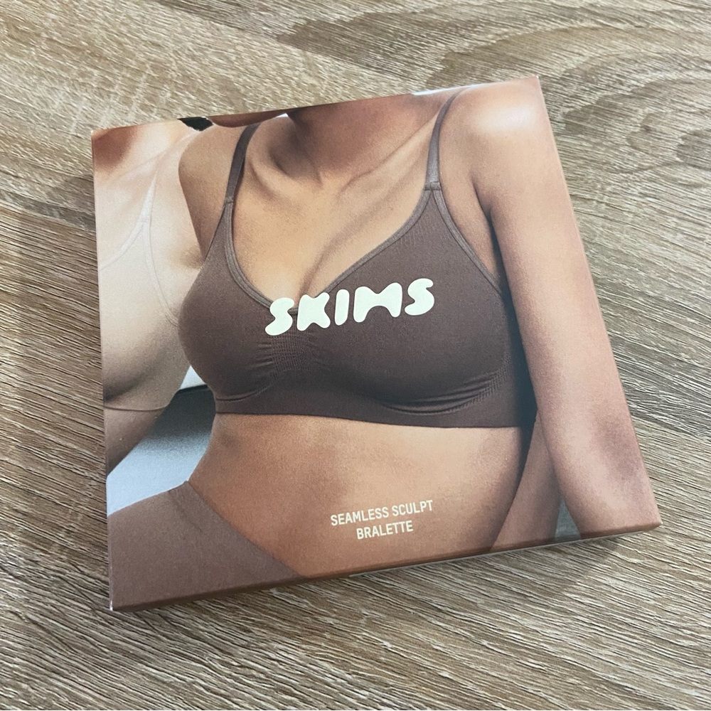 Brand New- Skims seamless sculpting bralette - Size M